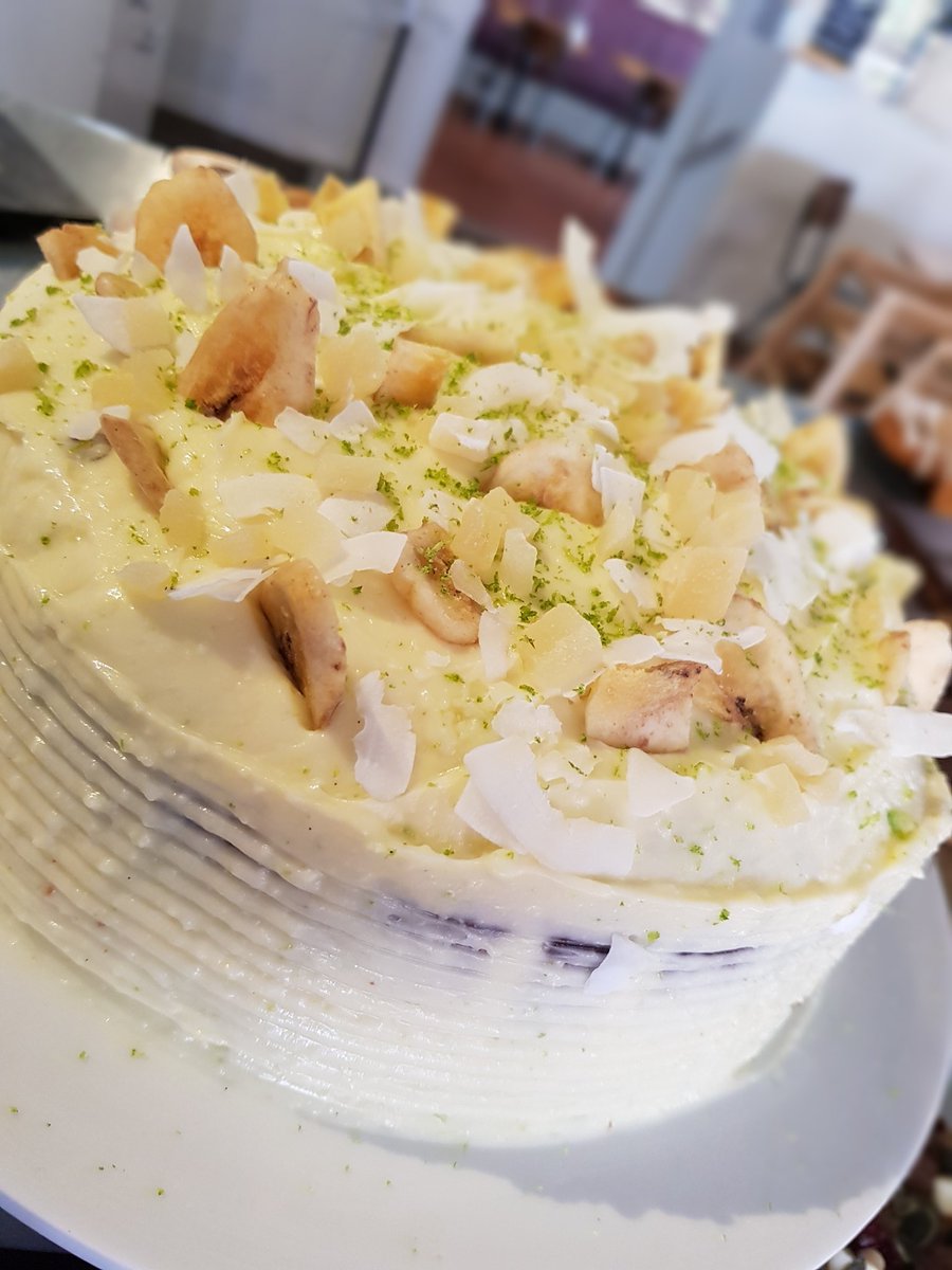 Hummingbird cake, light and summery ☀️☀️☀️ #dorchester #Dorset #cake