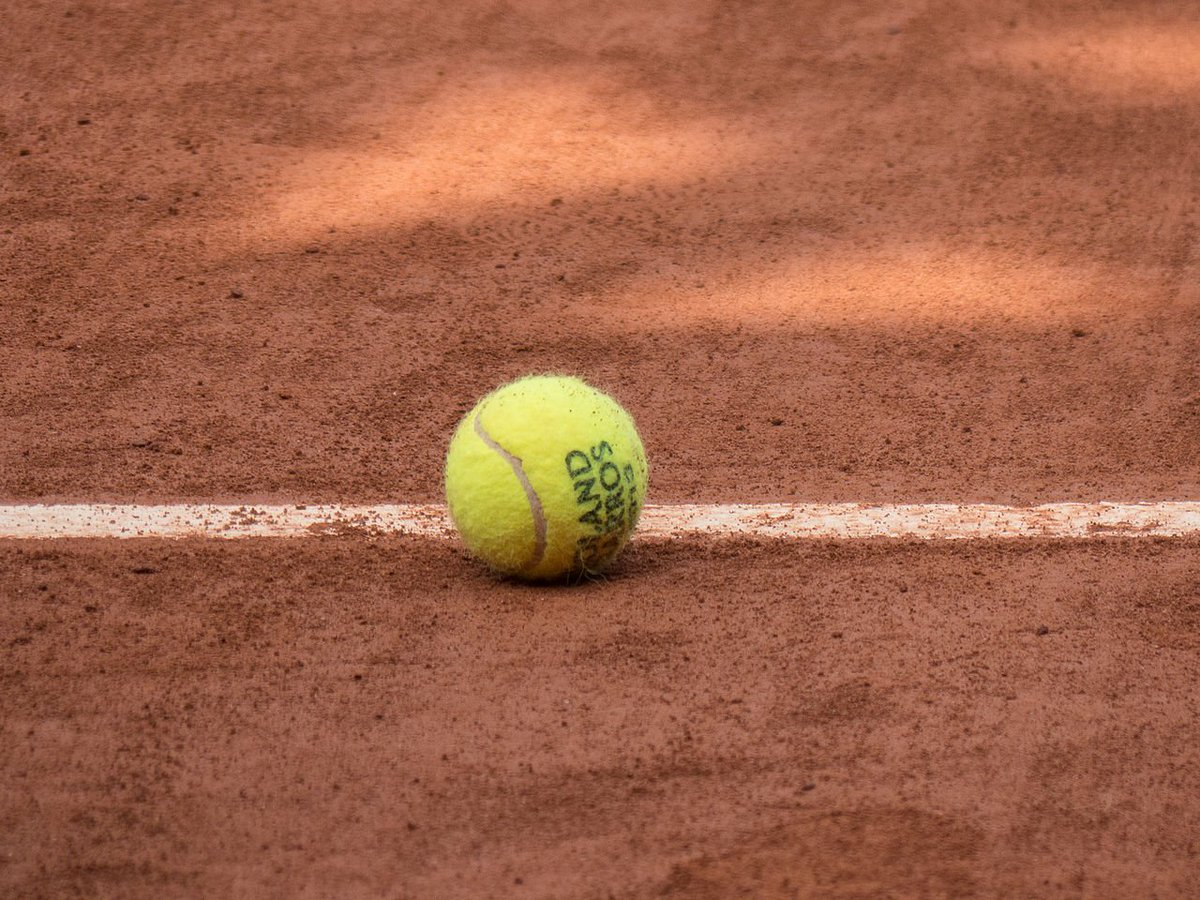 Si vous croisez nos badakaners à #RolandGarros2017, c'est normal ! Ils seront présents pendant toute la quinzaine ;) #fiers