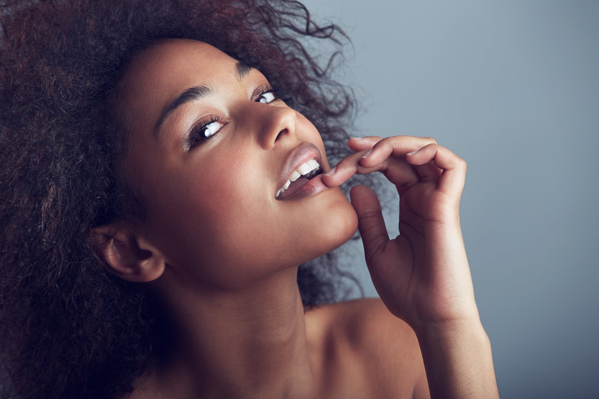 LACUREOFFICINE's tweet photo. [DID YOU KNOW]: Dark skin needs up to 50% plus of hydratation than pale skin. Luckily, our products are your ideal boost for hydratation 💖 https://t.co/iGFicop7cp