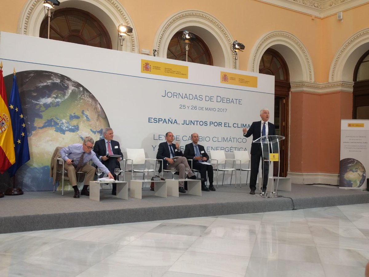 pizzina78's tweet image. Una pequeña muestra del papel de la mujer en el sector de la energía en España representado en la mesa de ponentes #EspanaPorElClima 🧐