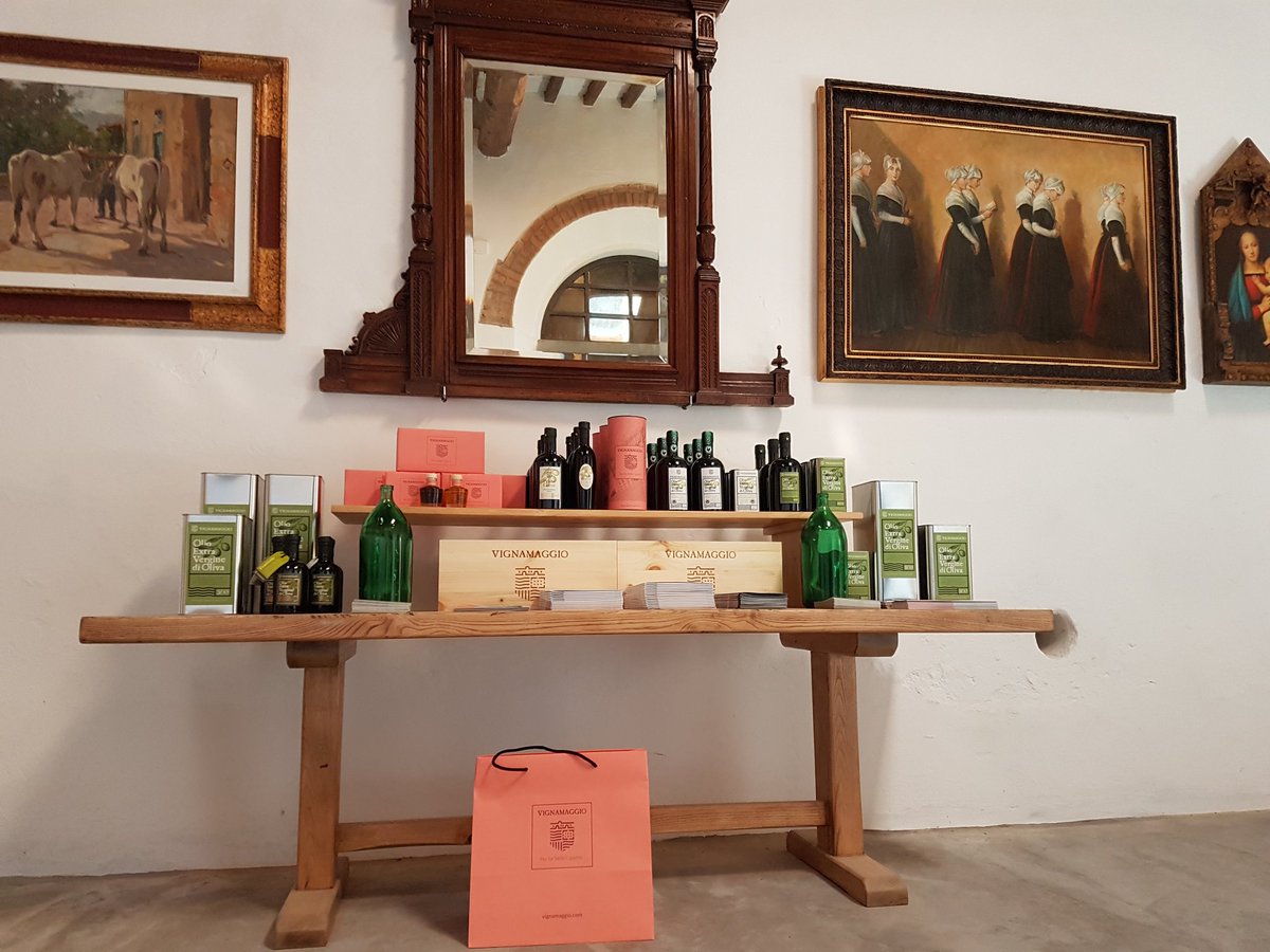 IVignamaggio's tweet photo. Allestendo per #cantineaperte2017 VI ASPETTIAMO SABATO E DOMENICA a #vignamaggio https://t.co/BKn99jNasf