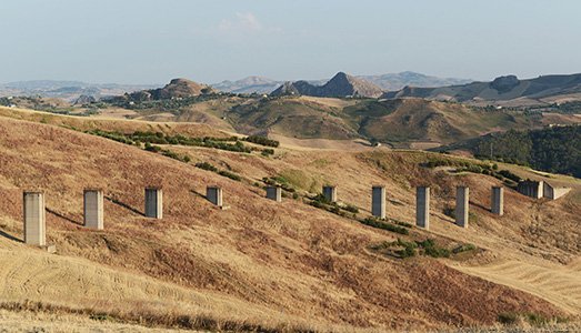 Exibart's tweet image. Storia di @incompiuto Siciliano, progetto che è diventato una mappa d'Italia. Intervista ad @alterazioni video: goo.gl/VPXJ1R