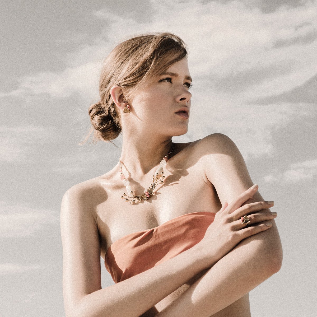 DesignerOpening's tweet photo. Siéntete mejor que nunca con este #collar con #piedras semipreciosas, inspirado en las #playas del pacífico... @Lucuix_ https://t.co/JRzRWG9lpU