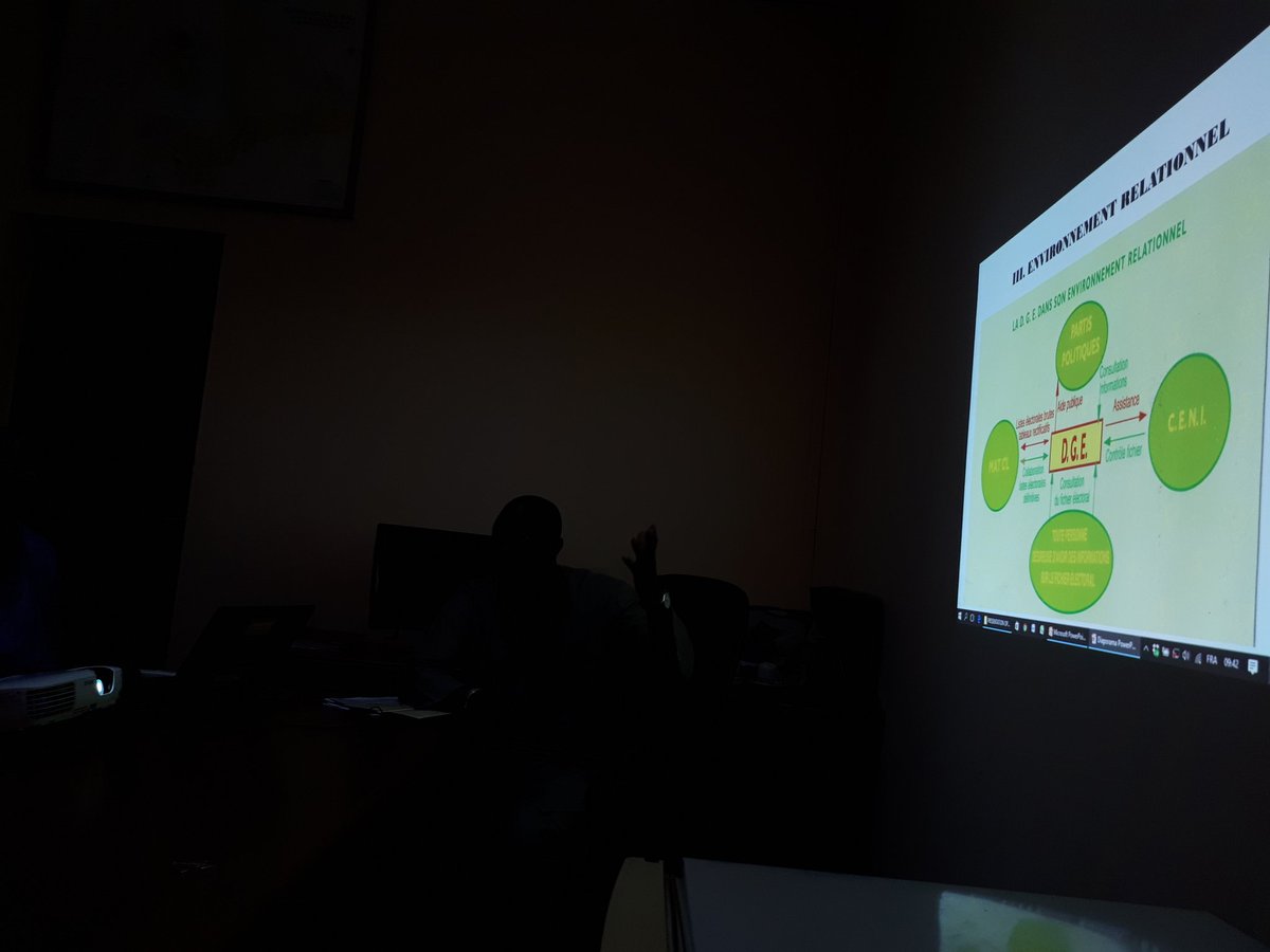 esrhub's tweet photo. Jour5: Présentation de la DGE par Monsieur Djoutourou Drame Codirecteur DGE @esrhub @mytuwindi @IbrahimaANiang @big_hamda https://t.co/z371vuaiiD