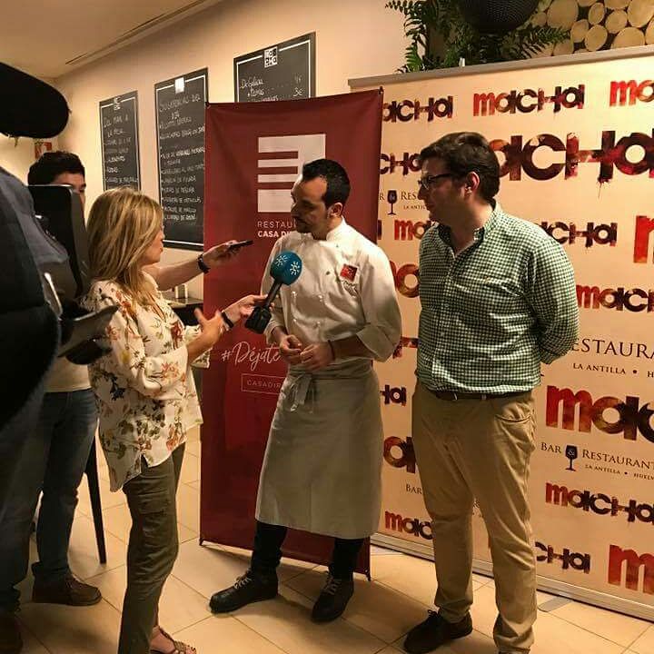 MachaRestauranT's tweet photo. Medios de comunicación cubriendo nuestro evento, gracias a todos. Todo listo para recibir a nuestros comensales en unas horas!! https://t.co/mRGeaGluJp