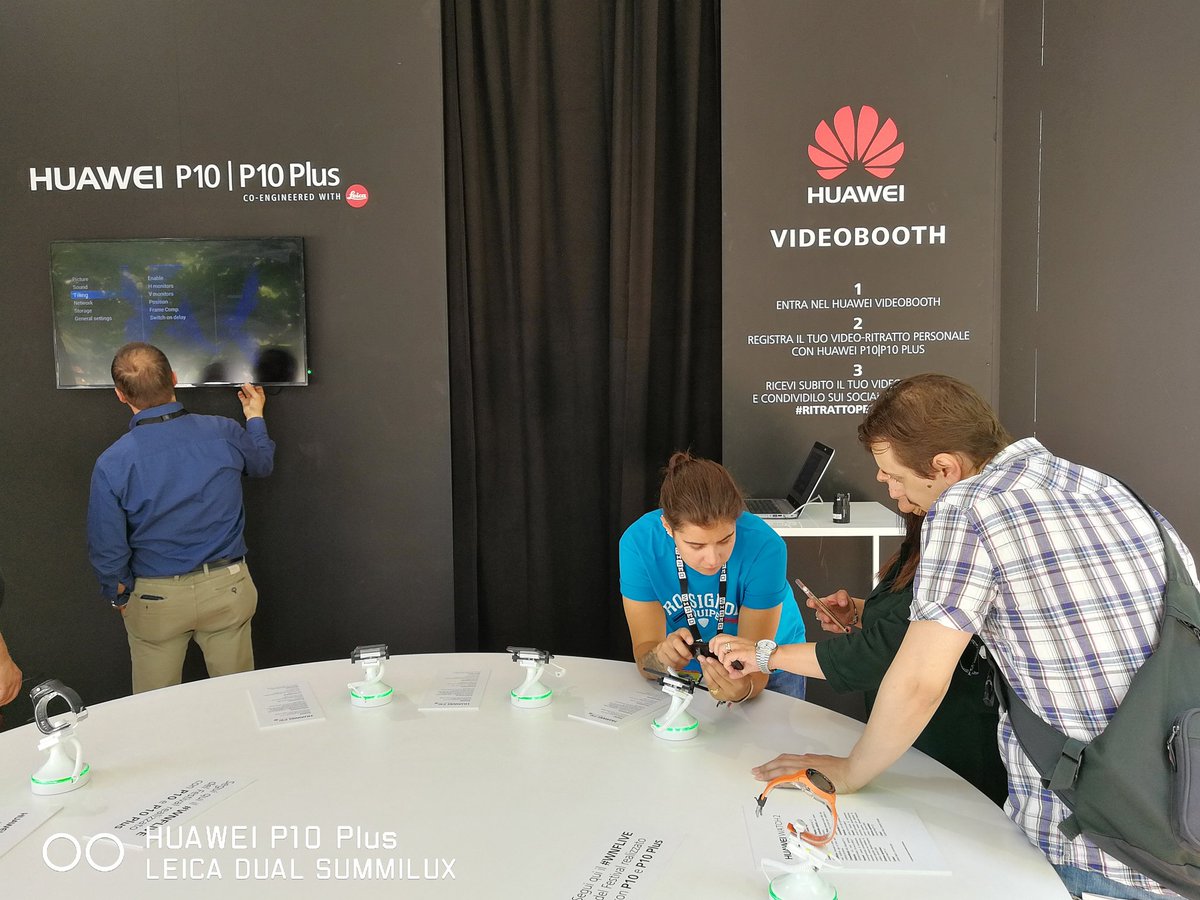 wireditalia's tweet photo. Al #wnf17 c'è una cabina che registra video molto speciali. Venite a provarla! #Huaweip10 #HuaweiP10Plus #PortraitHack https://t.co/gnCTHgZKRV