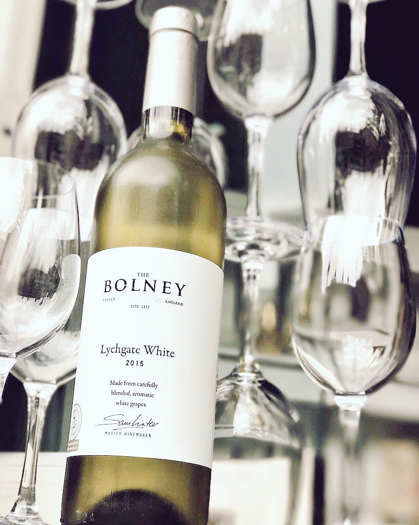 yangsingmcr's tweet image. Support #British producers during #EnglishWineWeek - try @Bolneyestate summery tropical Lychgate, this is a must try #wine @COwines