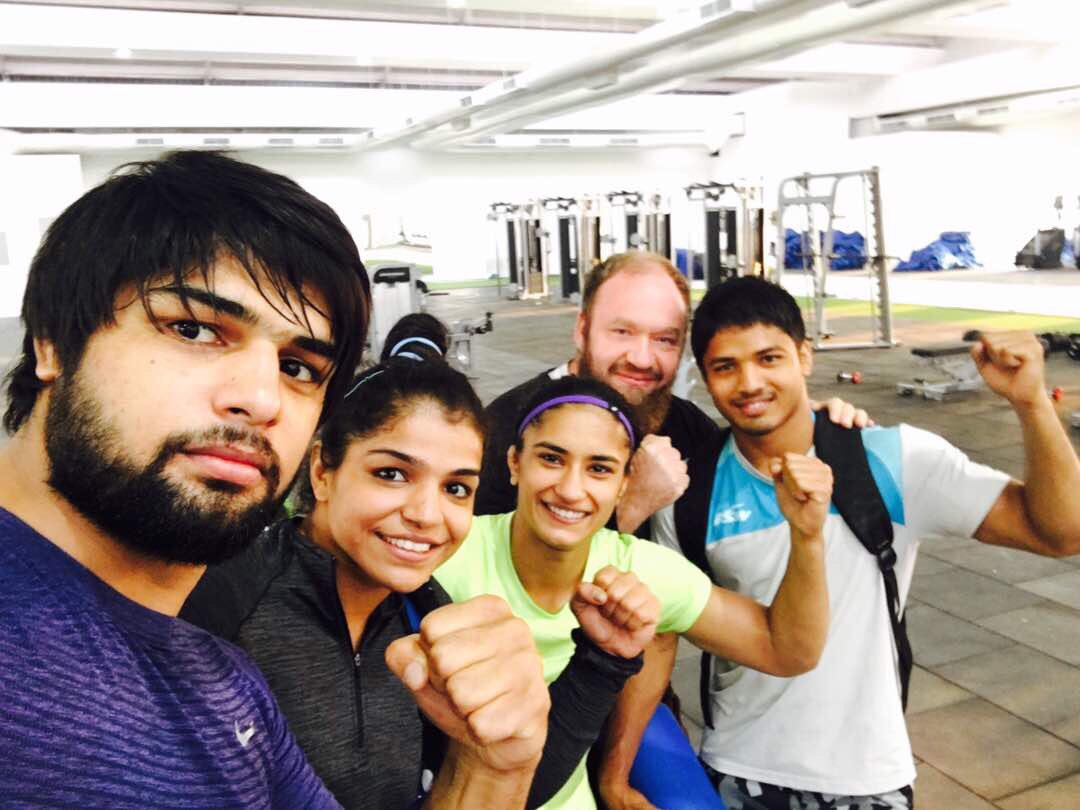 Vinesh Phogat on Twitter "Acchi practice = badhiya mood 😎😃. Good times