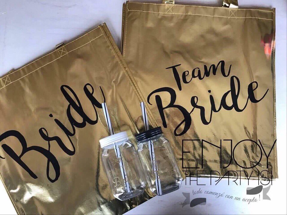 PartyEnjoy's tweet photo. Bolsas team bride y mason jars! 👰🏻💍 @TeloVendoGDL @comprastapatias @ClasificadosGDL @ExpertaenBodas https://t.co/OrBr6oCeNt