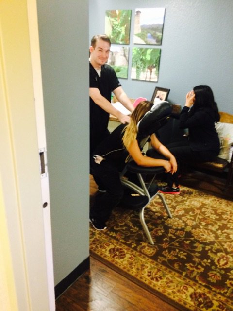 CSPlanoFrisco's tweet photo. Celebrate Service Day 3- chair massages! A well deserved break for our hard working team!! #CandlewoodLife #celebrateservice https://t.co/jPCVVTlZhc