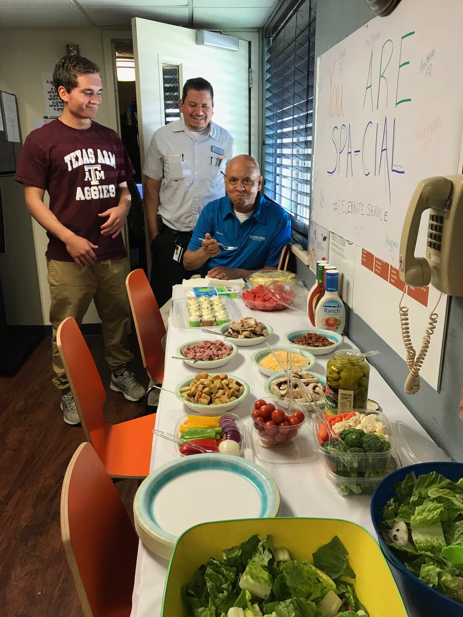 CSPlanoFrisco's tweet photo. Celebrate Service Day 4- It's good to be green! The team feasted on a healthy salad bar lunch...yummy! #Candlewoodlife #celebrateservice https://t.co/janjFQd5WB