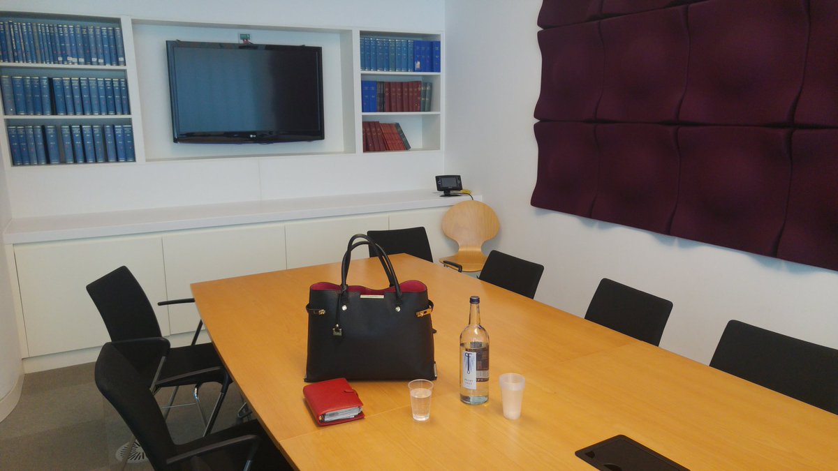 saraklondon's tweet photo. Welcome to my fully booked 1-to-1 marketing sessions @UniofHerts for students starting up. Its been a humbling experience #onlinemarketing https://t.co/dtC8WspEjl