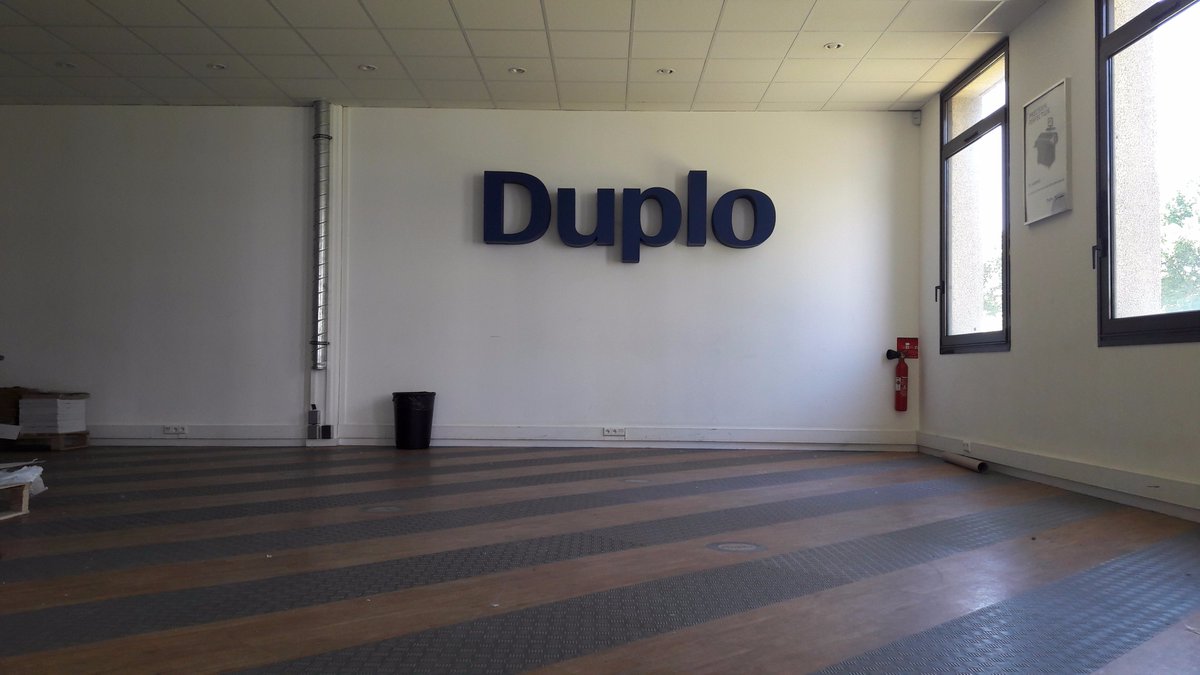 DuploFrance's tweet image. Le showroom est bien vide depuis ce matin, c&apos;est parti pour l&apos;installation du stand B10 @SalonGraphitec ! #GRAPHI2017