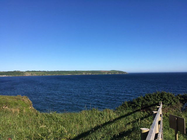 burrowsagents's tweet photo. Fantastic weather out and about, got to love the Cornish coast on a sunny day! #burrowsestateagents #cornwall #carlyonbay https://t.co/SJgTgW6FcS