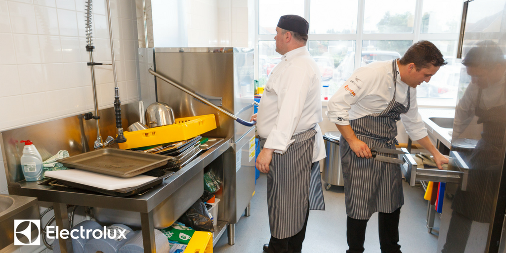 ElectroluxProUK's tweet photo. #HalfTerm is the perfect time to update your school's kitchen. Get new equipment in 24 hours with #ElectroluxExpress https://t.co/4G00ey2nmN https://t.co/HYLYyAPmxE
