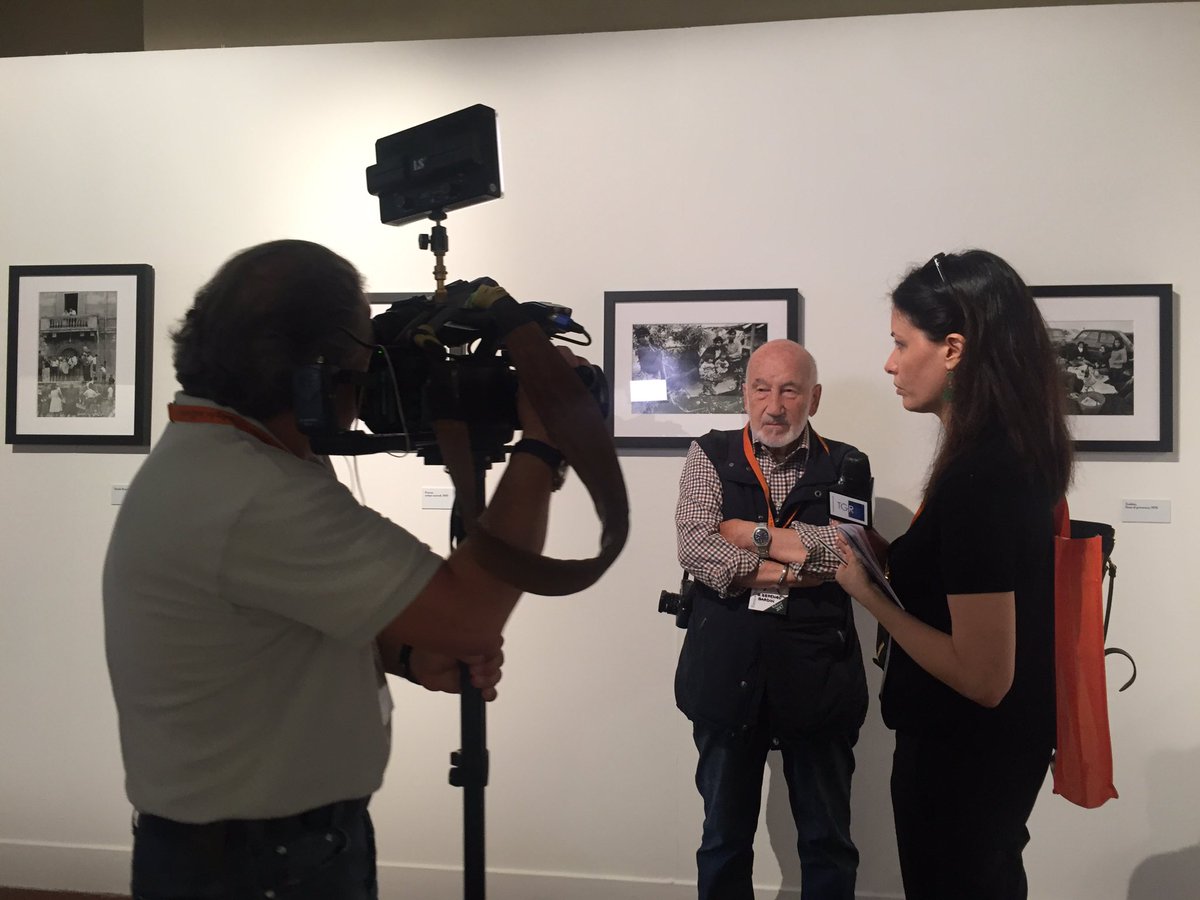 Contrastobooks's tweet photo. La mostra #InFesta di Gianni #BerengoGardin a @DialoghiPistoia fino al 2 luglio. Il volume in tutte le librerie! #Dialoghi2017 https://t.co/bcZpFTjekE
