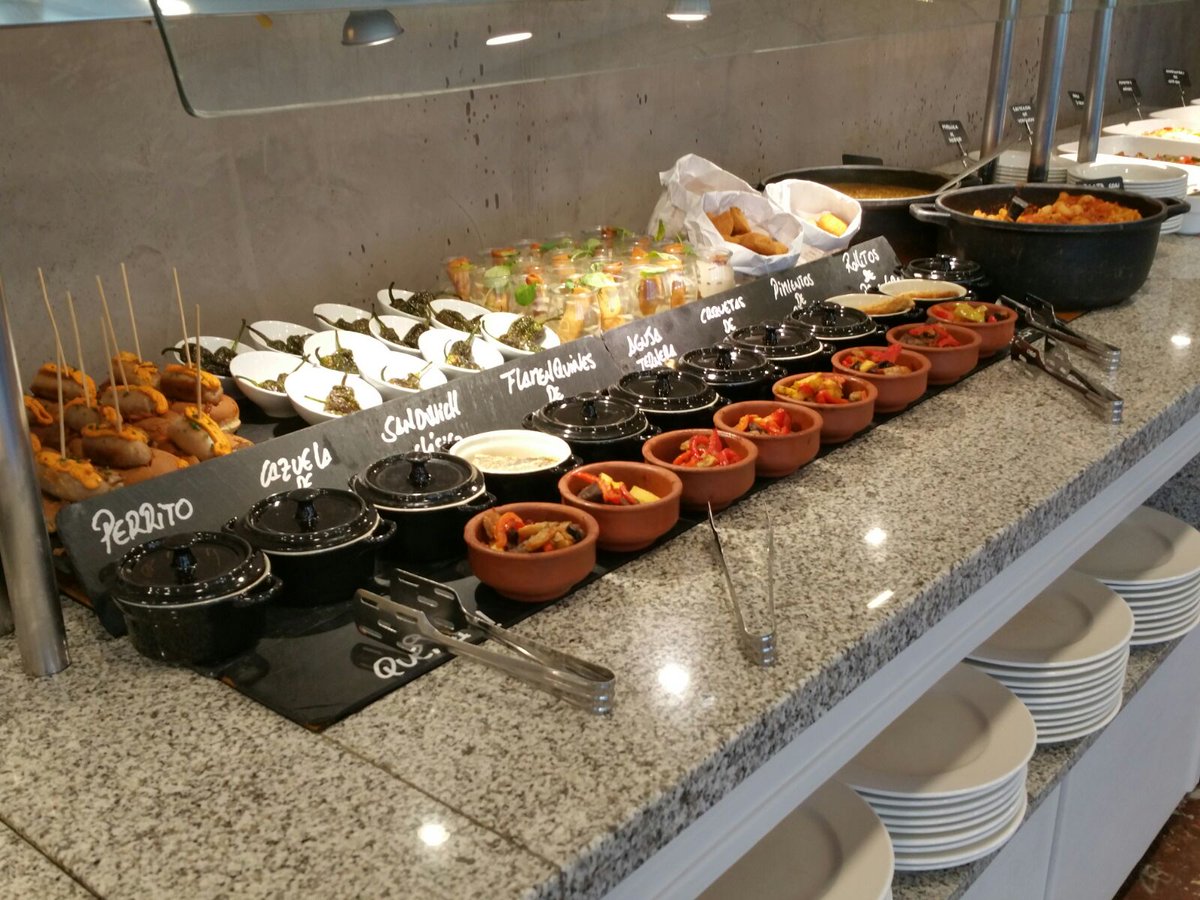 PerergrinoNH's tweet photo. Nuestro buffet! Variedad y calidad nos definen!
#nhperegrino #tecuidaremosbien https://t.co/nWRPOlBTma