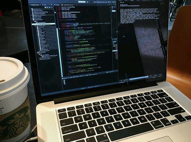 Di akun <a href="/ZHaamo/">Neth[a]</a> &amp; @nethmoz pun lagi banyak stalker. Dan herannya, banyakan perempuan! | <a href="/amira_sanders/">Amira Sanders</a>