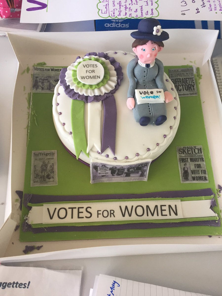 CA_BrownHist's tweet photo. Yr 8 #makeorbake project. Awesome effort by all. Some super talented bakers. @harrowway #historyteacher #fullofcake https://t.co/UkhCy6XKKY
