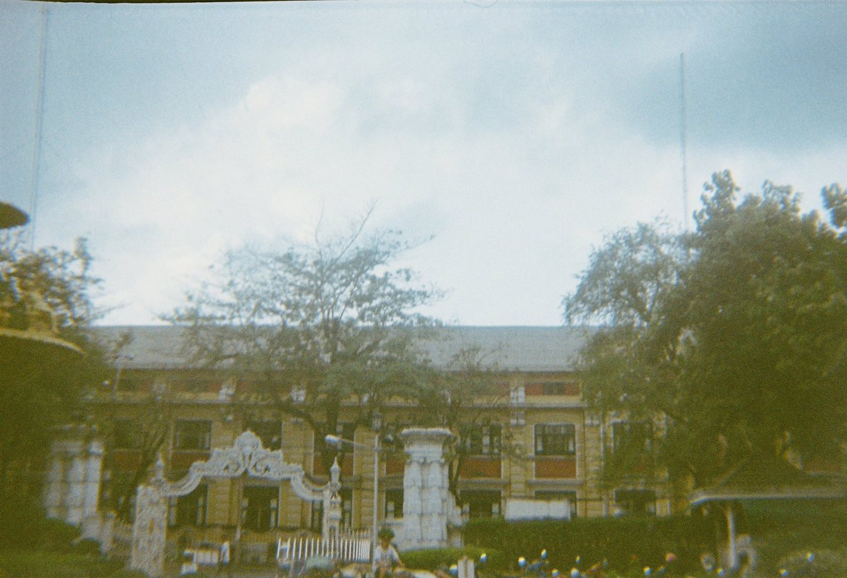 シロブルー tweet media