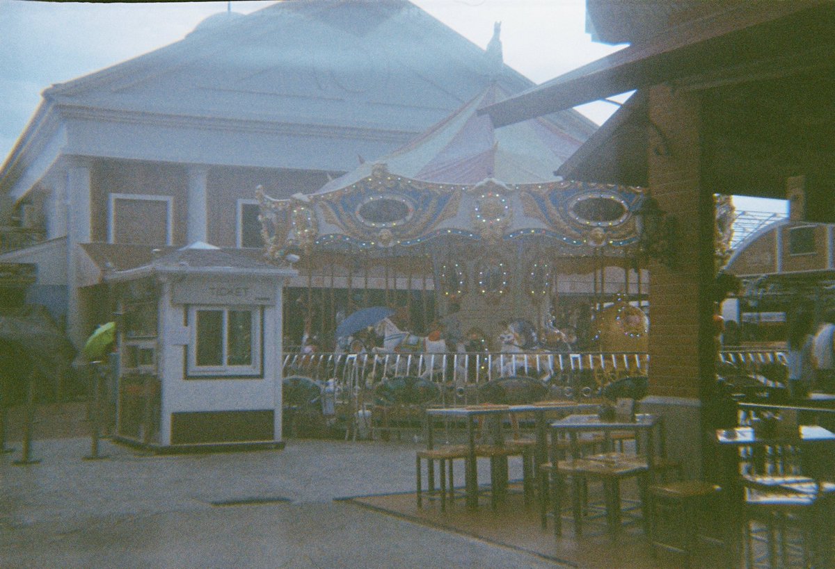 シロブルー tweet media