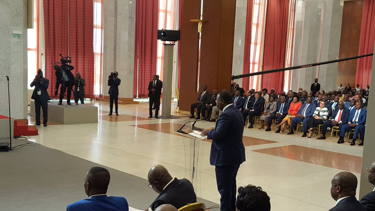 #Gabon Le 1er Ministre <a href="/E_IssozeNgondet/">E. Issoze Ngondet</a> au cours de son allocution de circonstance relative aux travaux du #DialoguePolitique #DialPo