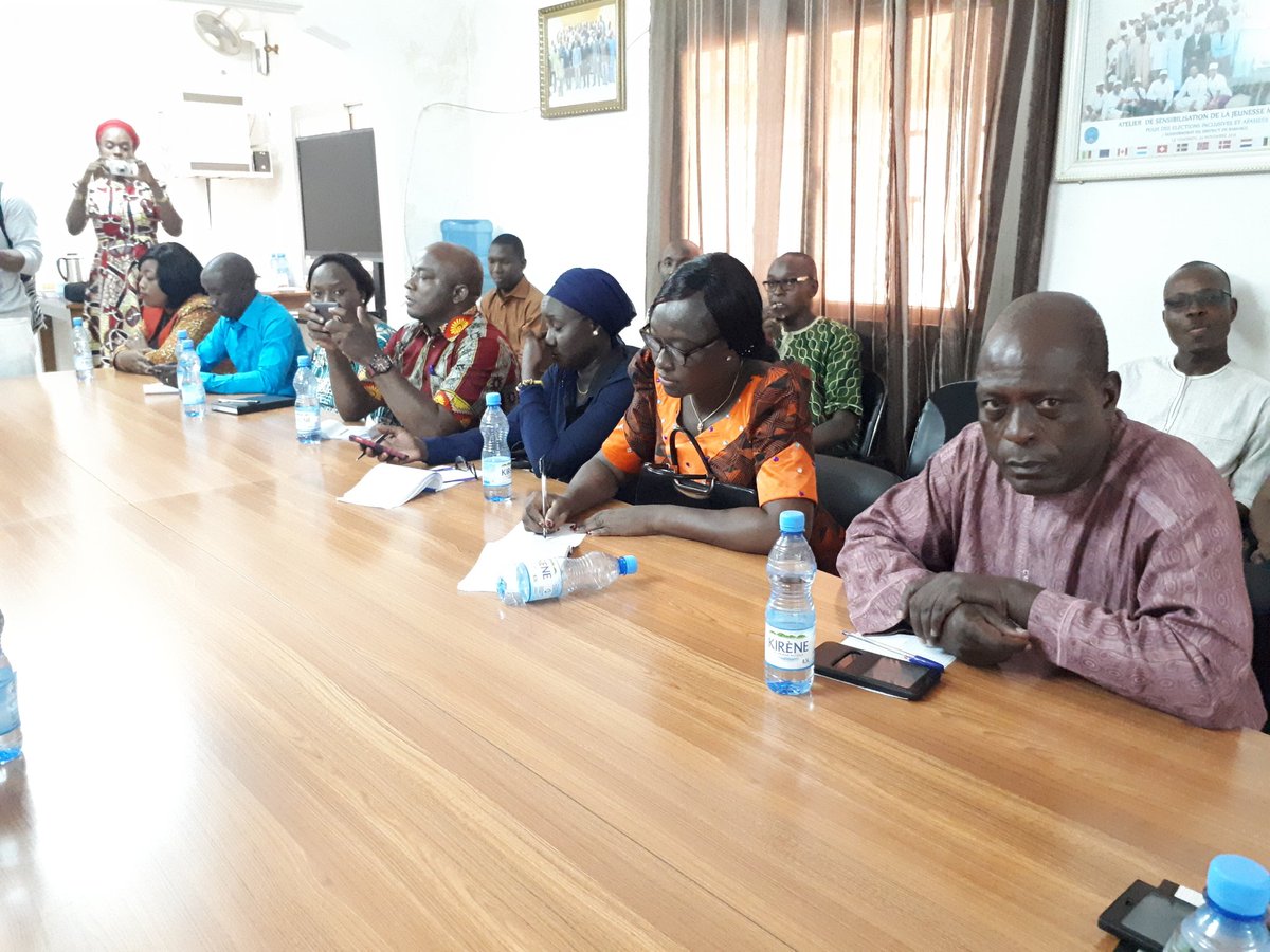 esrhub's tweet photo. Les visites continuent au PAPEM,les participants reçus par Marc AMOUGOU Conseiller Technique du PAPEM @IbrahimaANiang @big_hamda @mytuwindi https://t.co/CQE99mWhwO