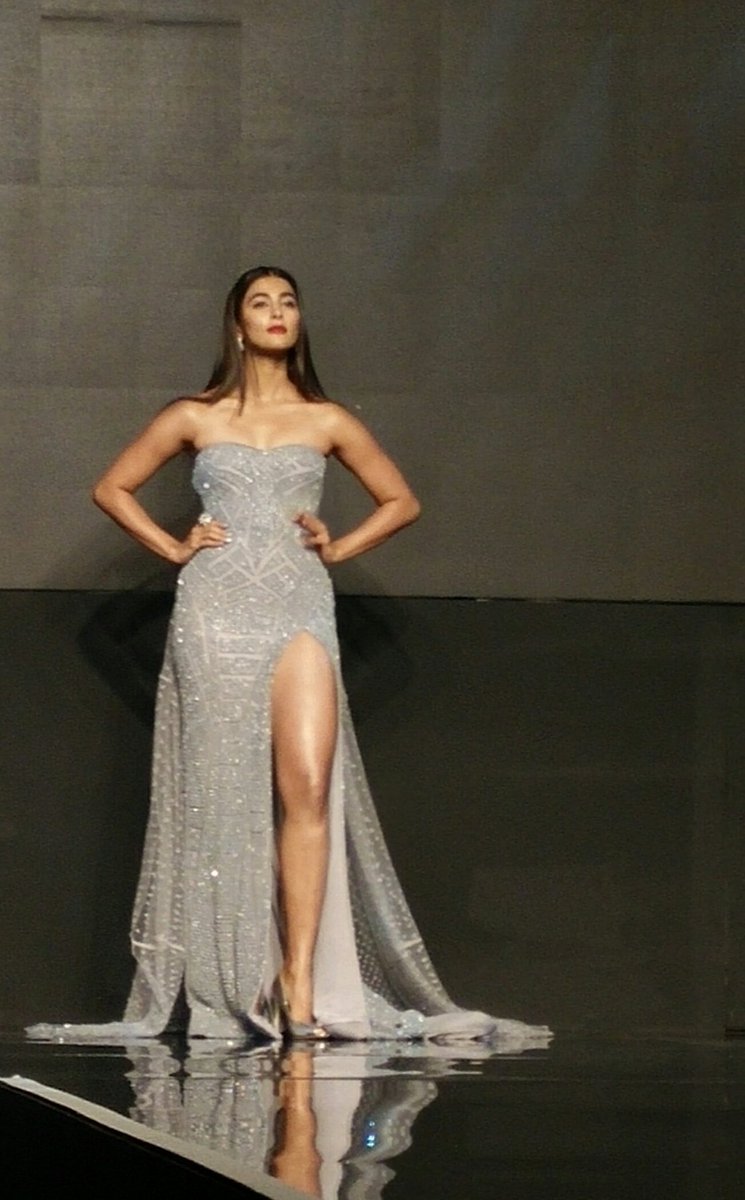 MissMalini's tweet photo. π₯π«π₯ #IBMICF17 #NotJustAnyCloud #AImeetsFashion #FSPandIBMWatson. The future of fashion looks #lit if you ask us π―
Also HELLO @hegdepooja π https://t.co/6GiBJzHInw