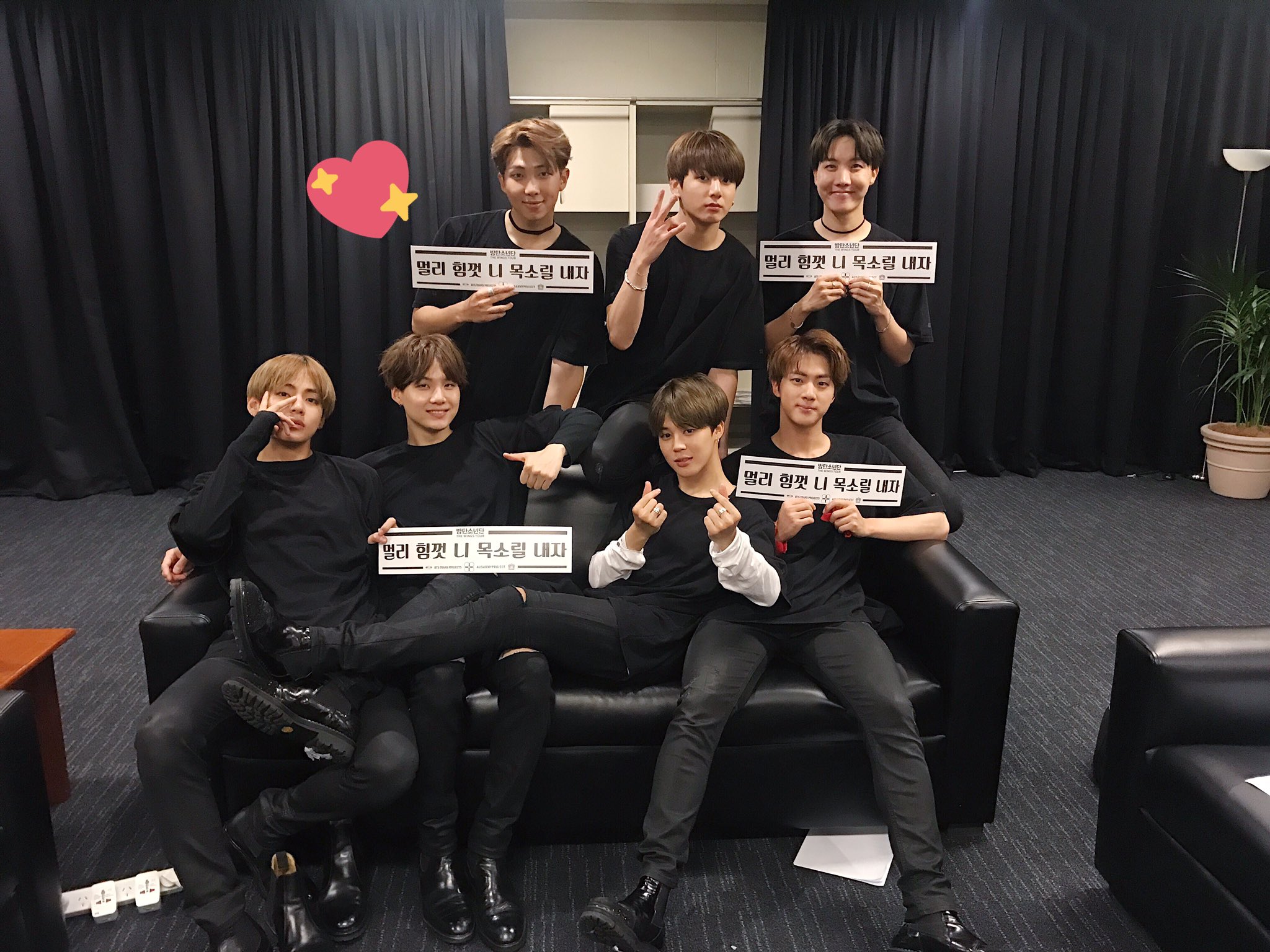 DAwJAjcUwAAJ0Fz?format=jpg&name=orig