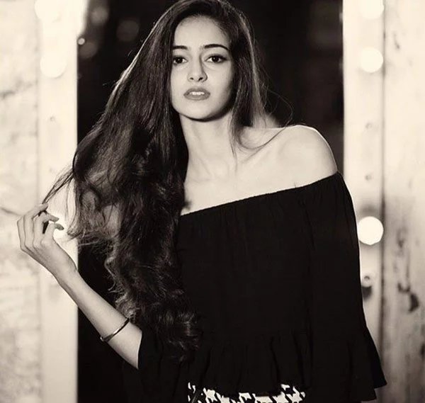 CharuFashionsIn's tweet photo. #AnanyaPandey, the 18-yr #Daughter of #ChunkyPandey is truly a #fashionista . Can't wait to see her launched by #SalmanKhan !

#debut https://t.co/7TZLrz7Kab