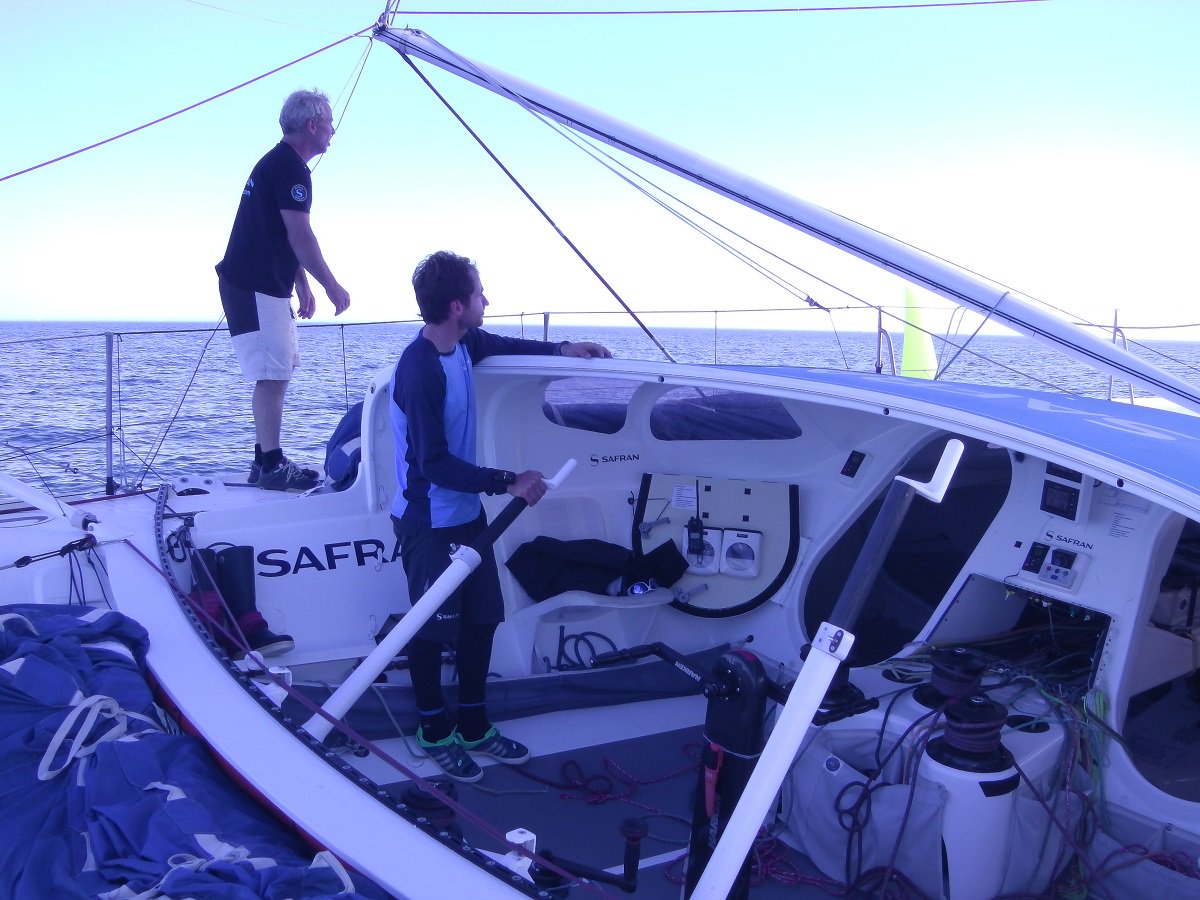 [<a href="/ArMenRace/">ArMen Race</a>] Photos du bord. "Il y a encore des heures de match, des bons coups à venir. L'humeur est joyeuse et sportive à la fois."