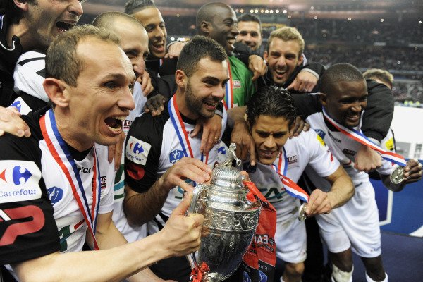 Potr_Tin's tweet photo. 2 montées, 1 #CDF2014 et l'Europa League Merci pour tout @DorianLEVEQUE et bonne continuation #ajamaisguingampais #TeamEAG #MercatoEAG ❤️🔴⚫️ https://t.co/Y7DKvB8rvn