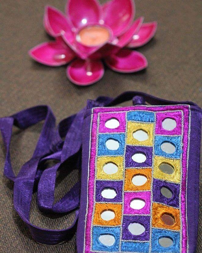 craftyhands4u's tweet photo. #indian #fun #kutch #kutchwork #beautiful #picoftheday #shoulderbag #mirrorwork #handcraft  #india 
Fun ethnic Kutch work shoulder bags! https://t.co/l6lPMCAJzV