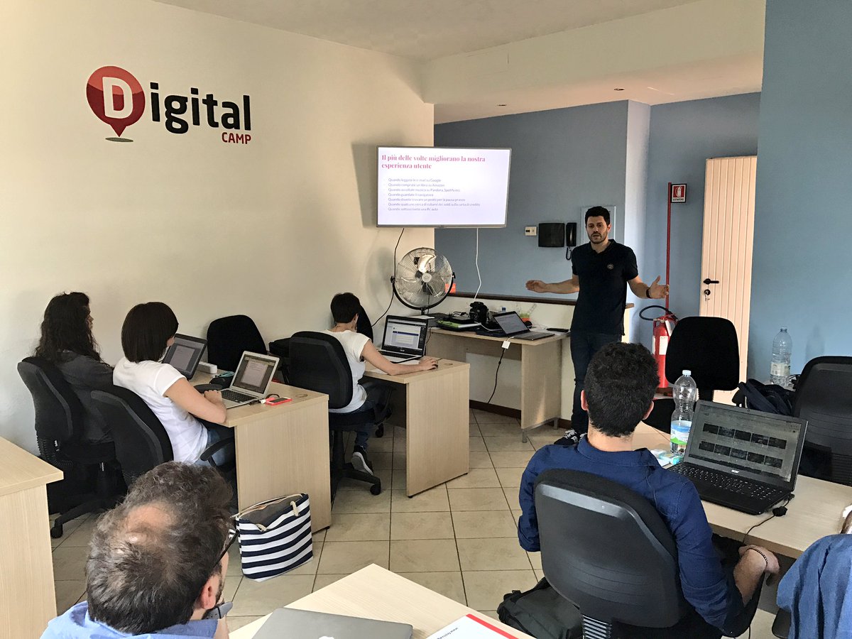 DigitalCampVA's tweet photo. Oggi lezione sui dati e big data con @tomasobassani! #DigitalCampVA https://t.co/dKBZoGjR1P