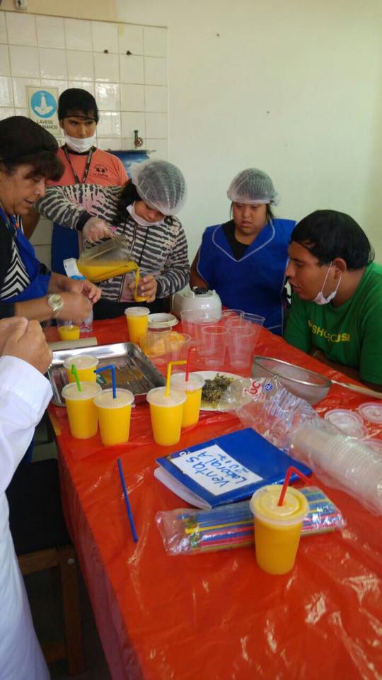 fcoanil's tweet photo. Así de vivió el Curso de Taller Laboral en #Conail #LosTamarugos
¡Que rico!, los alumnos estuvieron haciendo unos ricos jugos naturales. 🍊🍌 https://t.co/J8YqMlLO44