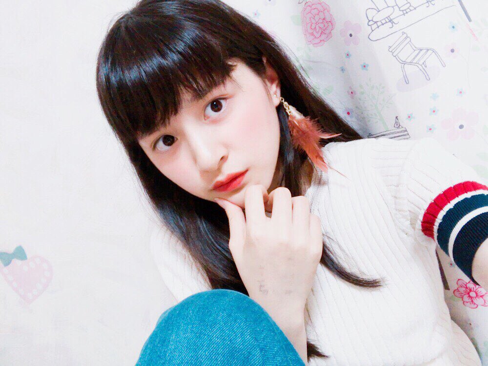 草野 星華 またほくろなくなっちゃった 最近雨多いから湿気で髪がああ でも雨は雨で楽しいよね 湿気は鬼 草野 星華 またほくろなくなっちゃった 最近雨多いから湿気で髪がああ でも雨は雨で楽しいよね 湿気は鬼