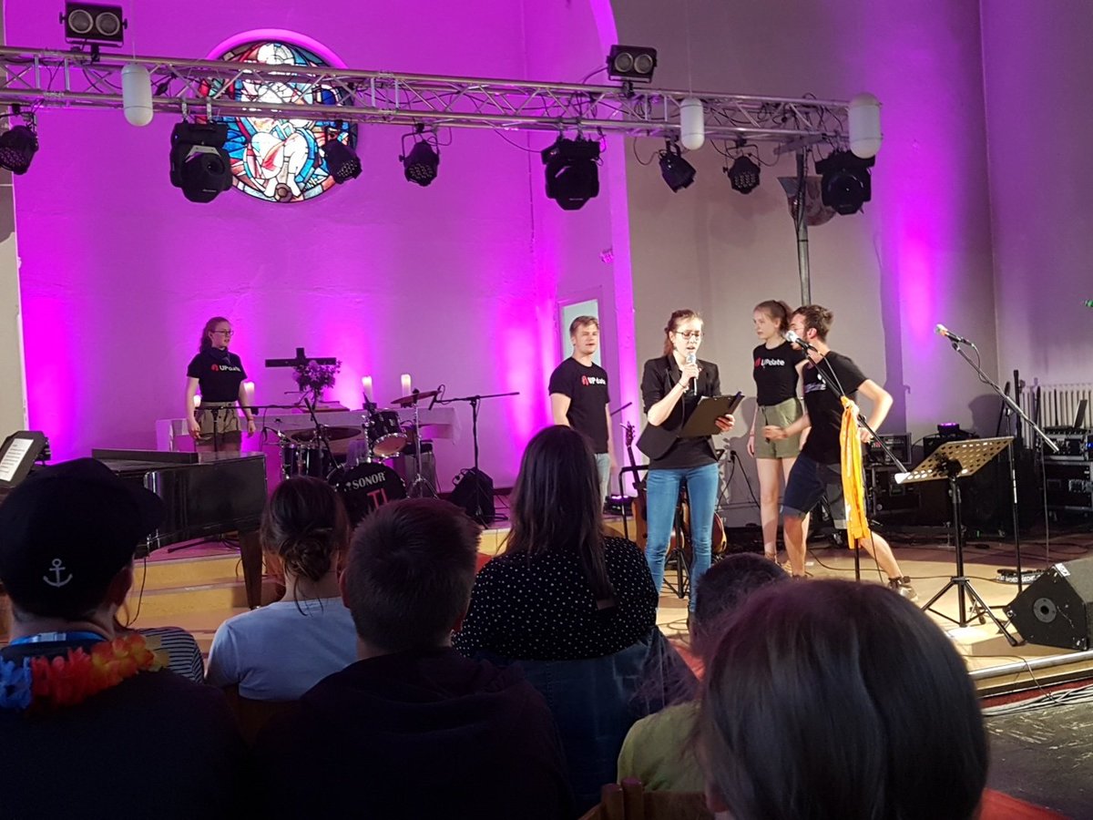 Stagemonkeys in Aktion - Check: alles sicher alles schön alles chick alles läuft hier !! #dekt17 #UPdate