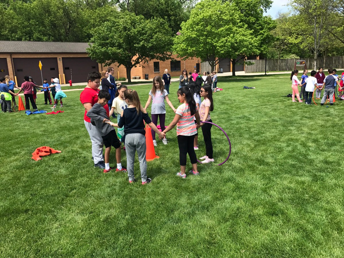 Field Day was INCREDIBLE! Thank you to Mr. O and committee for the many hours of planning, and thank you to all the parents.