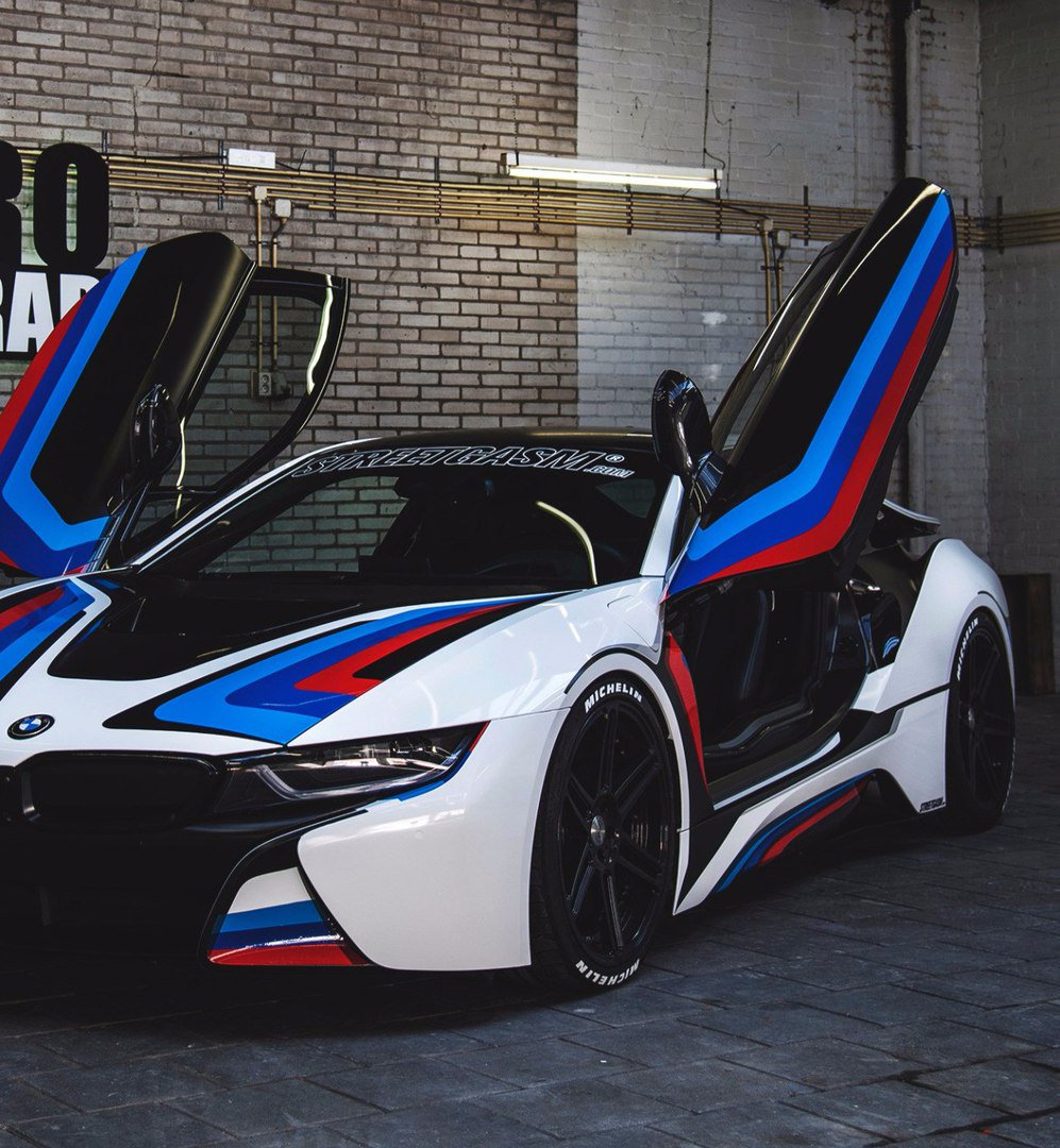 BMW спорткар i8