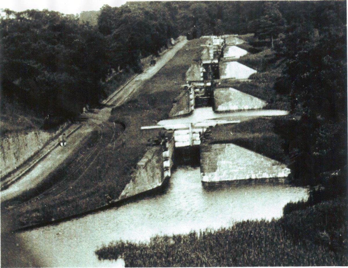 FalkirkWheel's tweet photo. What floats your boat? Take a look at the history of Scotland's Canals with our #HeritageOfficer in the #BlueprintRoom at 12.30pm
#Wheel15 https://t.co/1VhAqX0sNv