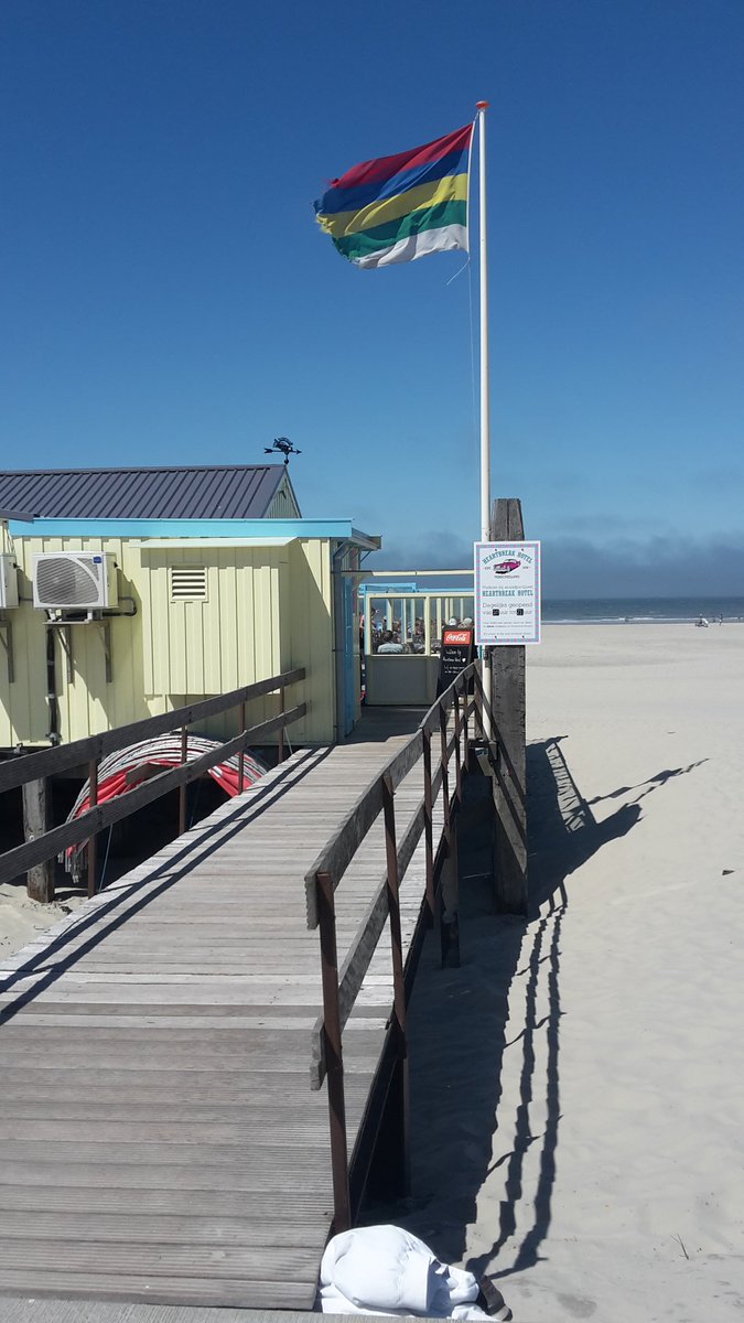 Heartbreak Hotel #Terschelling #zonzeestrand #lunchtijd <a href="/Heartbreak_Hote/">Heartbreakhotel</a>