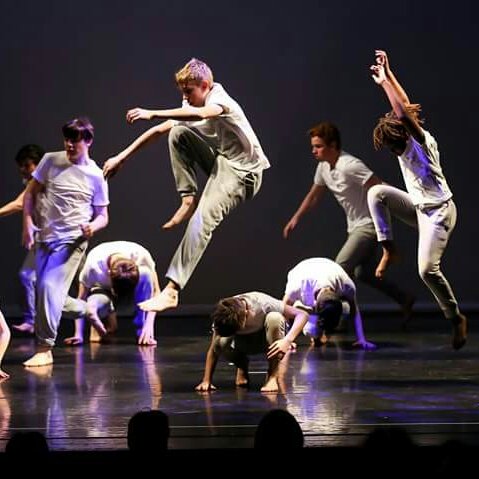 TheLowryYDC's tweet photo. *ANNOUNCEMENT* The Lowry Youth Dance Company 2017/18 Audition will take place on Fri 16th June | 5.30pm-9pm | Apply: https://t.co/UuT4MLZftl https://t.co/W5AGctmxHF