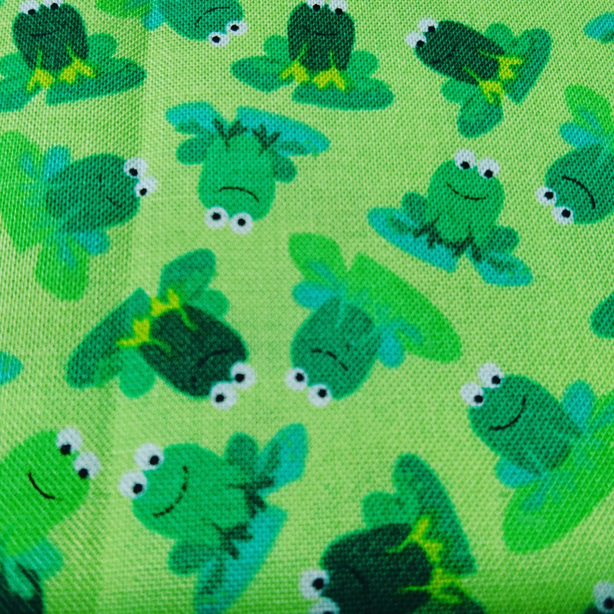 KittyKlassique1's tweet photo. 🐸🐸 Very excited to get this fabric in our delivery today 🐸🐸 #frogs #green #handcrafted #lilypads #happy #fabric 🐸🐸 https://t.co/8sEhxrwUXa