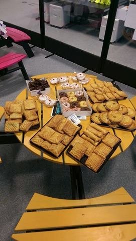 SaleCycleLife's tweet image. We're Celebrating our #NorthEast roots today with delicious treats from the one and only @GreggsOfficial #Fridaytreats #happystaff