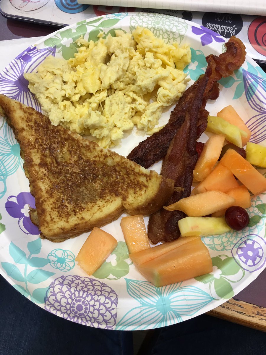 MsBianchi99's tweet image. Great way to start institute day! @CenturyWildcats #teachersneverstoplearning #breakfast #blessed