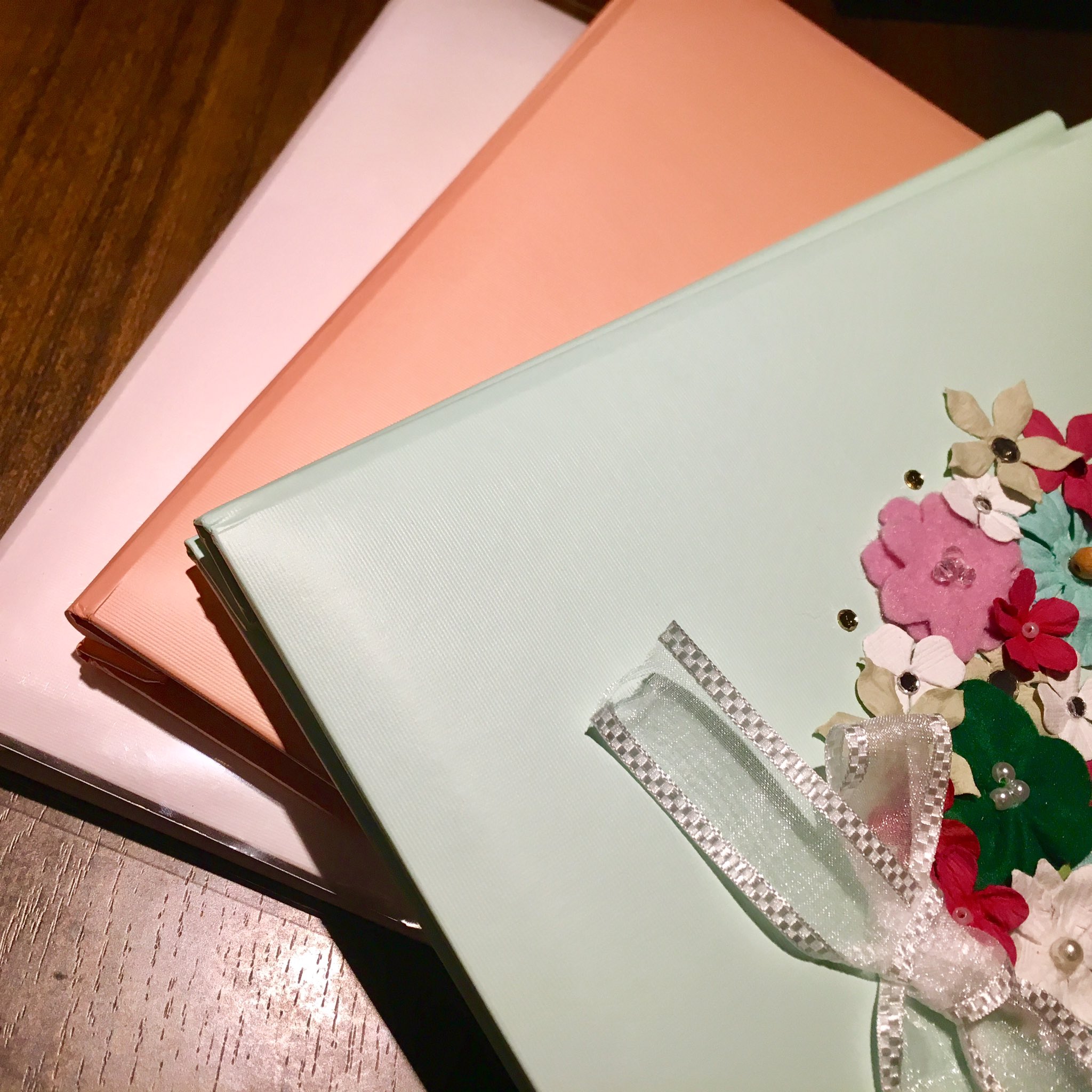 まいらす組スタンド花企画 カルライ2nd また メッセージアルバムも完成に近付いております アルバムの表紙 をちょこっとだけお見せしますね 皆さんの愛情がたっぷり詰まったアルバムになりそうです T Co Jcmdg0uzrt Twitter