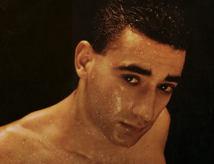 Geh in die Knie: „Mussolini“ von #DAF im <a href="/giorgiomoroder/">Giorgio Moroder</a>-Remix / Videopremiere / DAF kündigen Werkschau an spex.de/2017/05/26/geh…