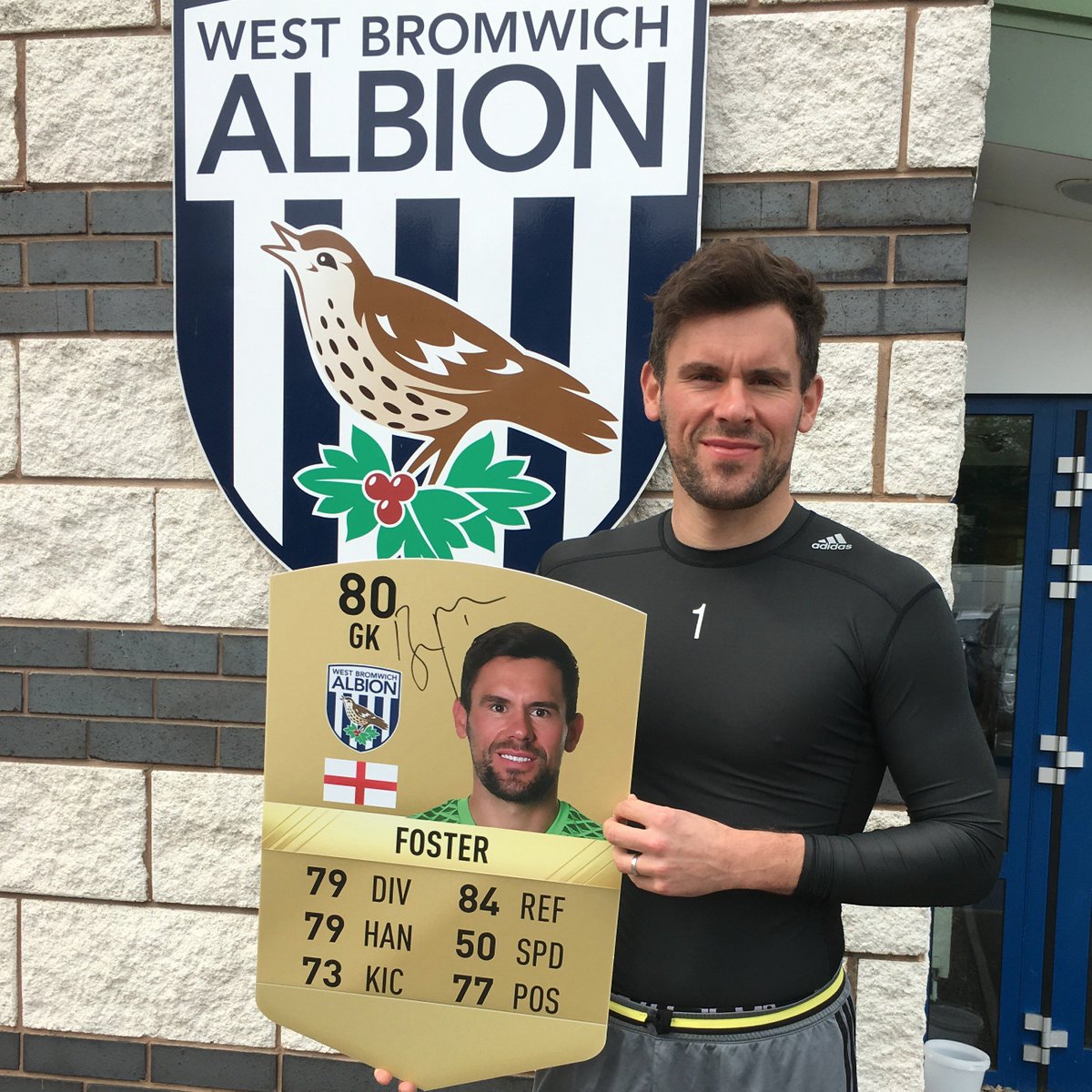 📷 Want to win this <a href="/BenFoster/">Ben Foster</a> @EASPORTSFIFA shield, signed by our No.1?

Just RT to enter!

Deadline is 7pm this Wednesday...

#FUT #WBA