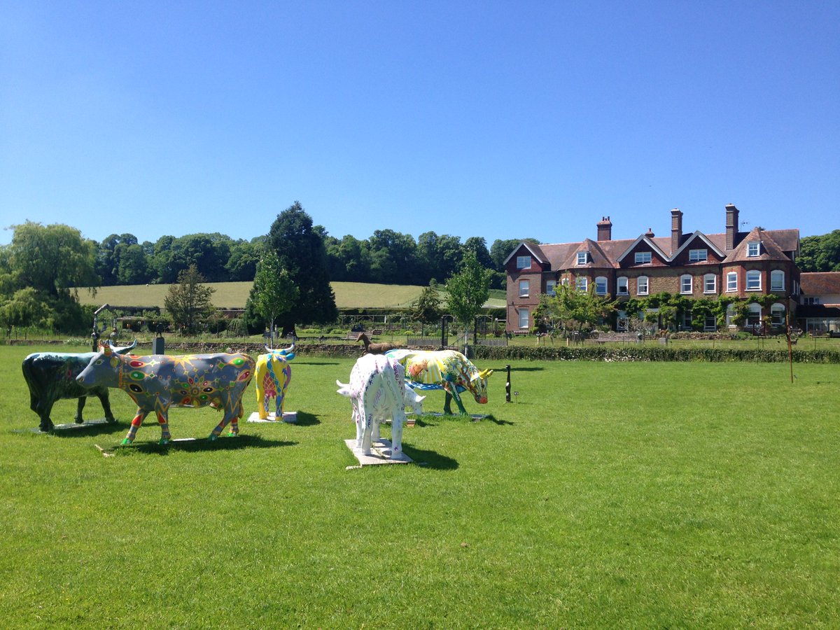 Don't miss your chance to see the remaining cows at the Surrey Hills Sculpture Garden bit.ly/2qn5req #cowparade #SculptureGarden