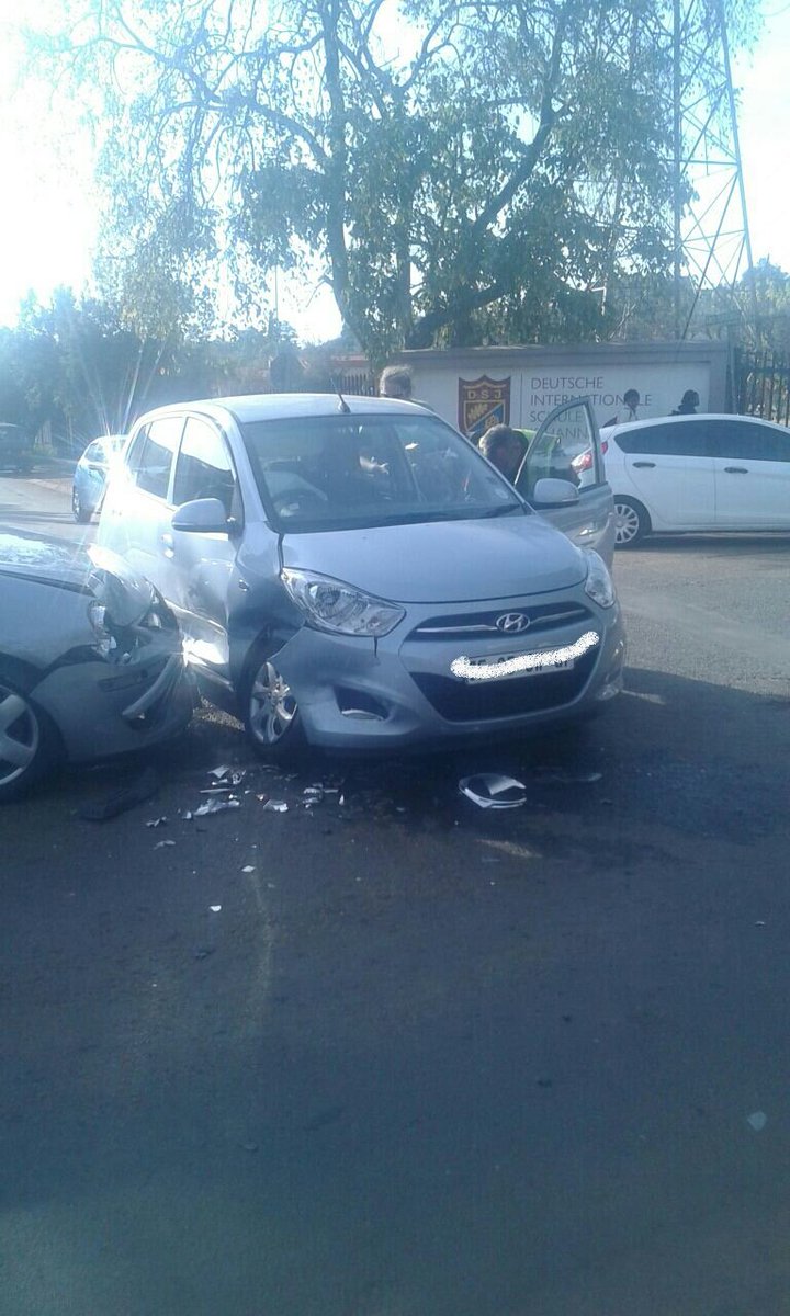 Help24Group's tweet photo. MILPARK HOSPITAL Entrance. Thankfully, no injuries. Always keep your eyes and mind on the road. @EWNTraffic @PigSpotter https://t.co/Cv2hJIvwgS